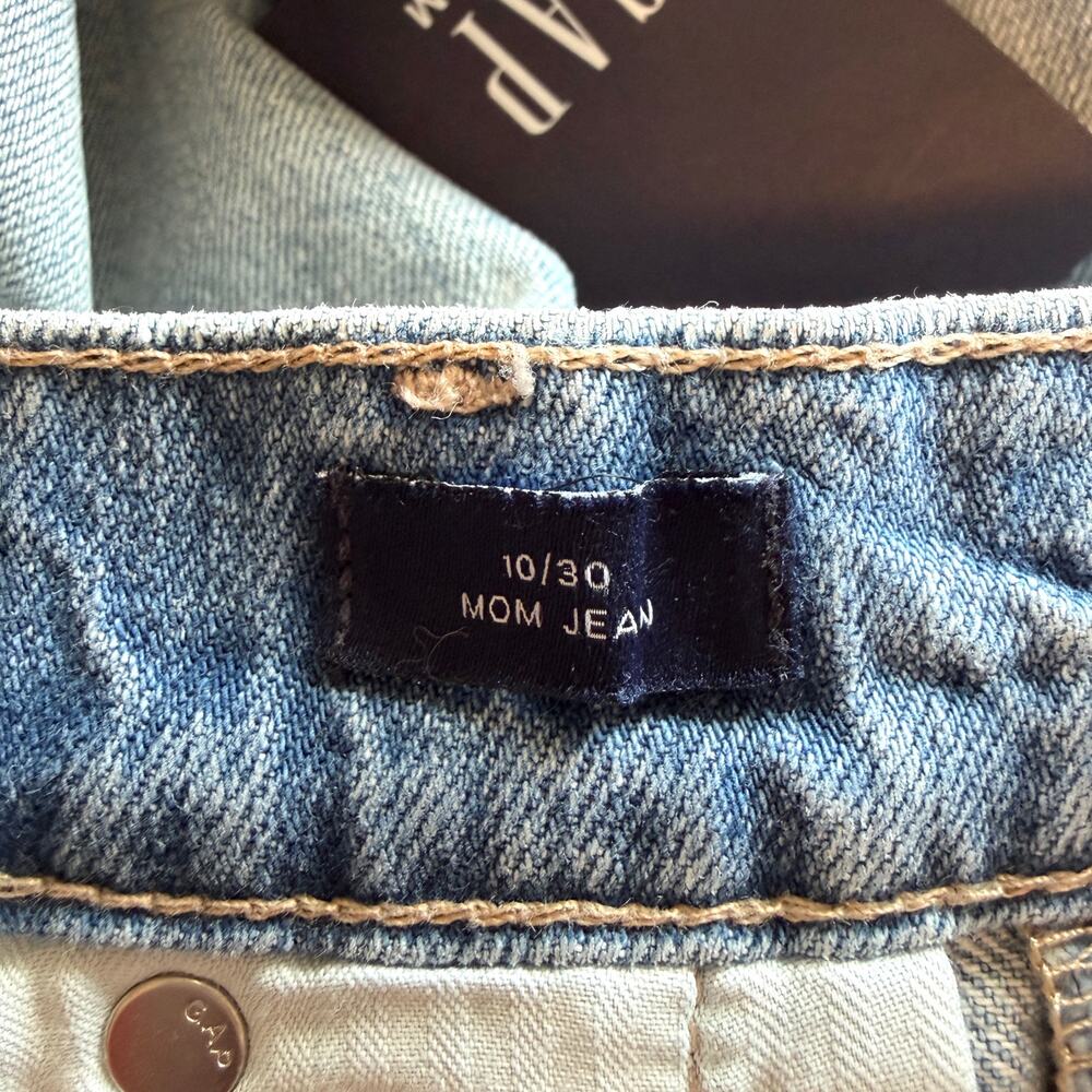GAP 90s High Rise Mom Jeans In Light Wash Size 30 New - Picture 9 of 14